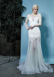 Jul 22, 2021 · einfach mal gemütlich den schwanz wichsen ist doch fast schon luxus für die meisten männer. Ready To Wear Bridal Kollektion Von Lana Mueller