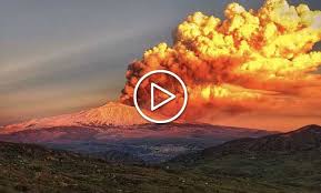 Contestualmente un altro trabocco lavico dal cratere di sud est si sta espandendo in direzione nord verso la valle del leone. Etna Eruzione Potentissima A Catania Piovono Lapilli Foto E Video Icona Meteo