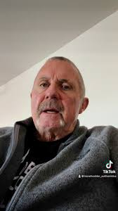 Check out a panel with Kane, Derek Mears, Warrington Gillette and Steve  Minor! You can see the rest of the parts