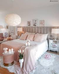schlafzimmer pouf aber oho klein aber so oho dieser hocker aus weichem samt verwandelt jeden rau room inspiration bedroom bedroom decor bedroom refresh