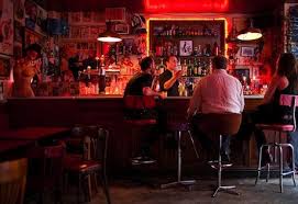 Rock N Roll Bars In Paris Girls Guide To Paris Underground Bar Red Bar Night Bar