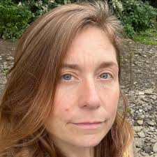 Amanda Schaff's Instagram, Twitter & Facebook