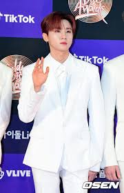 Shownu, minhyuk, kihyun, hyungwon, joohoney, and i.m. Im Monsta X Trevor Daniel Memberikan Panggilan Cinta Kembali Dan Bertanya Mengapa Anda Tahu Nama Asli Saya Wow Korea