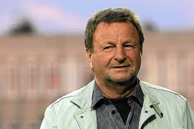 In 1961 she married jozef wojciechowski, a retired royal navy officer awarded medals for supporting north atlantic convoys to russia during wwii. Zszargane Idealy Wlasciciela Polonii Jozef Wojciechowski Zamierza Wycofac Sie Z Pilki Czy Aby Na Pewno Natemat Pl