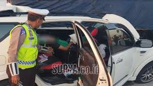Sebelum mendatangi kantor kecamatan, kamu harus membawa dan memenuhi syarat mengurus ktp terlebih setelah semua persyaratan dokumen didapatkan, kamu dapat mengunjungi kantor kecamatan atau dinas kependudukan dengan membawa dokumen. Begini Kronologi Kecelakaan Yang Menewaskan Pemain Ketoprak Gareng Salatiga Di Tol Ngawi Kertosono Surya