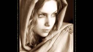 Resultado de imagen para imagen de una mujer con manto