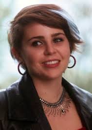 Fan Casting Mae Whitman as Hazel Callahan in Bottoms (2013)