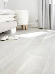 Un Sol Vinyle Blanc Chez Leroy Merlin Sol Vinyle Sol Pvc Carrelage Salle De Bain