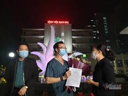 Sau đó một số lãnh đạo bệnh viện lại vướng vào vòng lao lý và cơ quan. Vá»¡ Oa Khoáº£nh Kháº¯c Bá»‡nh Viá»‡n Báº¡ch Mai Ä'Æ°á»£c Gá»¡ Phong Tá»a