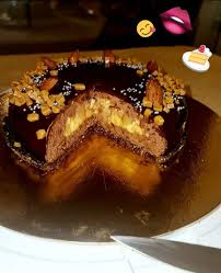 Entremet Poire Fraiche Et Mousse Poire Mousse Chocolat Avec Un Streusel Cacao Et Glacage Cacao Glacage Miroire Avec De De Caramel Et Amande Salees