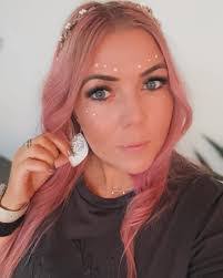 Deb Huth's Instagram, Twitter & Facebook