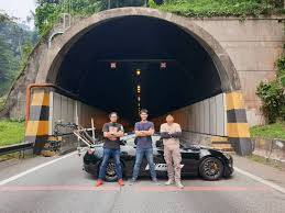 Aza teruskan perjalanan, dengan menunggang perlahan dan memberi signal awal sepanjang perjalanan menuju petronas berhampiran. Gt86 Camera Car Dari Malaysia Careta