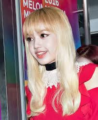 Happy Birthday! Lihat 9 Foto Transformasi Lisa Manoban (Blackpink)