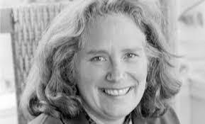 Clarissa Rowe's Instagram, Twitter & Facebook