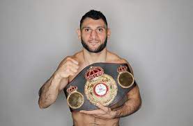 Le but du jeu est de faire avancer les coureurs autour de quatre bases, appelées « buts » au canada francophone, jusqu'au marbre, et de marquer le plus de points possible. Arsen Goulamirian Je Veux D Autres Champions Du Monde De Boxe Francais Le Parisien