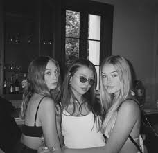 Black And White Best Friends Goals Chantal Roe On Instagram My Ladies Friend Photoshoot Best Friend Photos Friend Photos