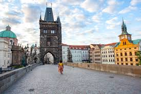 Sur le pont du film triple prague by night. Une Semaine En Republique Tcheque Visiter Prague Brno Et Ostrava