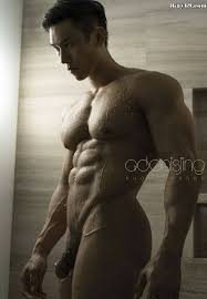 OMG, hes naked: Chinese bodybuilder Lu Heng - OMG.BLOG