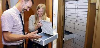 Schützen sie in einem schließfach alles, was ihnen besonders wichtig ist zum beispiel edelmetalle, schmuck, erbstücke, wichtige dokumente und. Bank Schliessfach Was Passiert In Der Krise Osterreich Welt Nachrichten