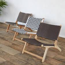 Pairing Lightweight 100 Recyclable Synthetic Rattan With Preserved Teak Legs This Contemporary Lounge Chair Is Du Sillas Reclinables Muebles Terraza Muebles
