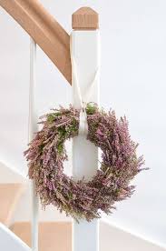 Herbstkranz Selber Binden Vier Ideen Fur Herbstliche Kranze Blumigo In 2020 Herbstkranz Kranze Fur Haustur Kranz