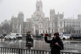 El jugador del atlético de madrid disfrutó de la nieve de una forma muy peculiar. Una Metereologa De La Sexta Advierte Que La Semana Que Viene Madrid Puede Vivir La Nevada Mas Grande Del Siglo Madrid Cope