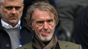 Three year old Edith earns swimming badge thanks to mum and Puddle Ducks