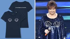 Veterana del festival, orietta berti è ritornata a sanremo per conquistare il pubblico intero di tutte le generazioni con la canzone oggetto degli esercizi. Le Conchiglie Dell Abito Di Orietta Berti A Sanremo Diventano Una Maglietta Meme Sanremo 2021
