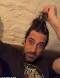 Love long hair aaron too aaron rodgers aaron rogers green bay packers football. Shailene Woodley Teases Fiance Aaron Rodgers About His Really Greasy Hair Tech Readsector