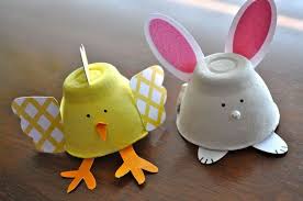 Osterbasteln Mit Eierkartons Kuken Idee Flugel Bastelpapier Osterhase Grau Basteln Ideen Ostern Basteln Fruhling Ostern Osterbasteln Eierkarton