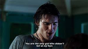 The kissing booth is a 2018 american teen romantic comedy film written and directed by vince it stars joey king, jacob elordi, joel courtney and molly ringwald. 12 The Kissing Booth Moments That Fans Of The Netflix Rom Com Can T Stop Talking About