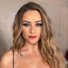 Leanne Richards's Instagram, Twitter & Facebook