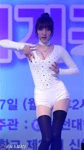 韓国女性アイドルさんの下半身露出が止まらない・・・（エロ画像50枚）