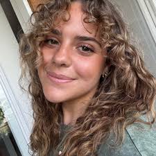 Who is a recommended hairstylist in the Comstock Park area for a cut and  baby lights?