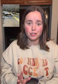 Katelyn Flood's Instagram, Twitter & Facebook