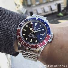 gucci gold pvd plated and leather watch gucci