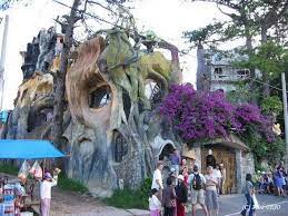 30 Of The Most Unusual Houses Around The World Unusual Homes Crazy House Unusual Buildings