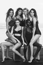 400 x 651 jpeg 113 кб. Pin Di Dujour Magazine Su Art Culture Dujour Pose Per Modelle Top Model Calendario Pirelli