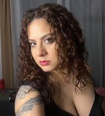 ✨ Amarnos a nosotras mismas es el primer paso para una vida plena. Nunca  dejes de sentirte sensual y hermosa, porque tu belleza es única y poderosa.  🌟