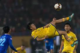 Anh lên đội một năm 2016, đã chơi 83 trận và ghi 38 bàn, cùng đội đoạt siêu cup quốc gia. Slna Vs Binh DÆ°Æ¡ng Chá» Phan VÄƒn Ä'á»©c So Tai Tiáº¿n Linh