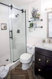 45 Lovely Master Bathroom Decoration Ideas Small Master Bathroom Bathroom Design Small Apartment Bathroom