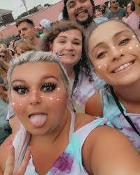 Nicole Garey's Instagram, Twitter & Facebook