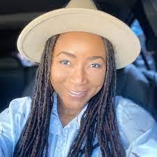 Mavis Steele's Instagram, Twitter & Facebook