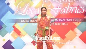 Desain baju anda sendiri di studio online kami. Nusabali Com Lomba Busana Endek Dan Batik Gali Potensi Model Dan Desainer