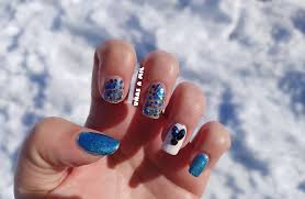 La mejor forma de saltar a una moda es con tu pintauñas. Diseno De Unas Frozen En Blanco Y Azul Unas A Mil