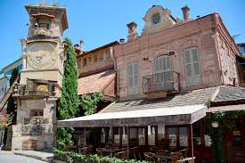 В 1981 году резо габриадзе основал тбилисский театр марионеток. Teatr Rezo Gabriadze This Is Georgia