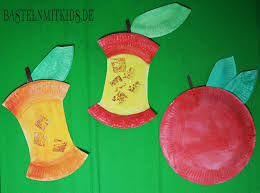 Apfel Basteln Mit Papierteller Und Apfelkerngehause Basteln Mit Kindern Apfel Basteln Basteln Mit Kleinkindern Herbst Basteln Mit Pappteller