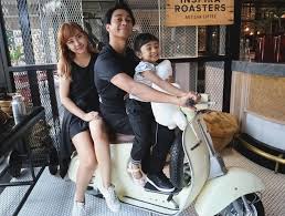 This user hasn't answered any questions yet. Tampil Gagah Saat Manggung Ini Momen Manis 8 Vokalis Band Perempuan Tanah Air Bareng Anak