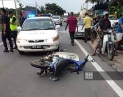 Sebab selalu sangat dipandu, kereta ini pernah terlibat dalam kemalangan. Wanita Maut Motosikal Rempuh Pintu Kereta Digilis Van