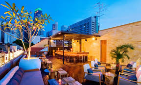 Luckily, there are plenty of great rooftop bars and restaurants. Best Rooftop Bars In Singapore Top Sky High Drinking Places Aspirantsg Food Travel Lifestyle Social Media